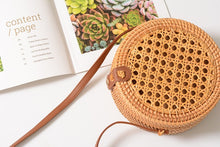 Carica l'immagine nel visualizzatore di Gallery, Hand woven Messenger Bags