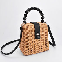 Carica l'immagine nel visualizzatore di Gallery, bead hand-woven straw bag