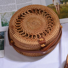 Carica l'immagine nel visualizzatore di Gallery, Hand woven Messenger Bags