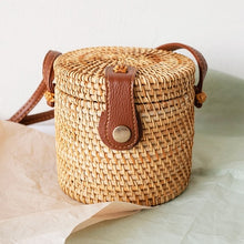 Carica l'immagine nel visualizzatore di Gallery, Bali Hand Woven Rattan Bag Round Shoulder Crossbody Bags