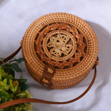 Carica l'immagine nel visualizzatore di Gallery, Bali Hand Woven Rattan Bag Round Shoulder Crossbody Bags