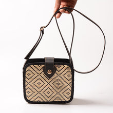 Carica l'immagine nel visualizzatore di Gallery, Bali Hand Woven Rattan Bag Round Shoulder Crossbody Bags