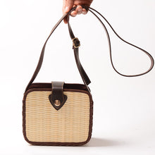 Carica l'immagine nel visualizzatore di Gallery, Bali Hand Woven Rattan Bag Round Shoulder Crossbody Bags