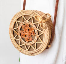 Carica l'immagine nel visualizzatore di Gallery, Hand woven Messenger Bags