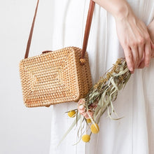 Carica l'immagine nel visualizzatore di Gallery, Hand woven Messenger Bags