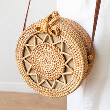 Carica l'immagine nel visualizzatore di Gallery, Hand woven Messenger Bags