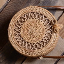 Carica l'immagine nel visualizzatore di Gallery, Hand woven Messenger Bags