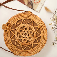 Carica l'immagine nel visualizzatore di Gallery, Hand woven Messenger Bags