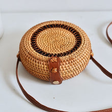 Carica l'immagine nel visualizzatore di Gallery, Hand woven Messenger Bags